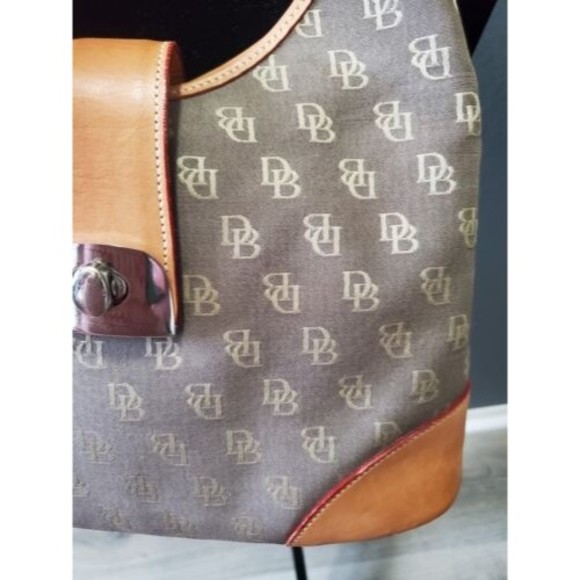 Pre-owned Dooney & Bourke Leather Hobo Handbag 1 Zipper Pocket Buckle Closure - Picture 7 of 13